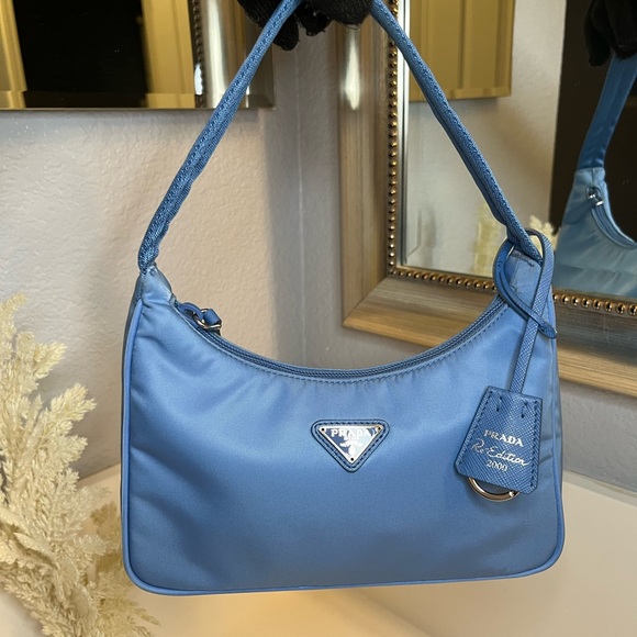 🎀 Prada
Re-Edition 2000 mini bag - Picture 7 of 17